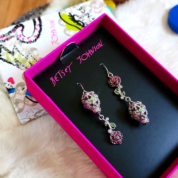 Betsey Johnson Jewelry - Betsey Johnson Skull Earrings